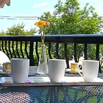 Apartament Karali *